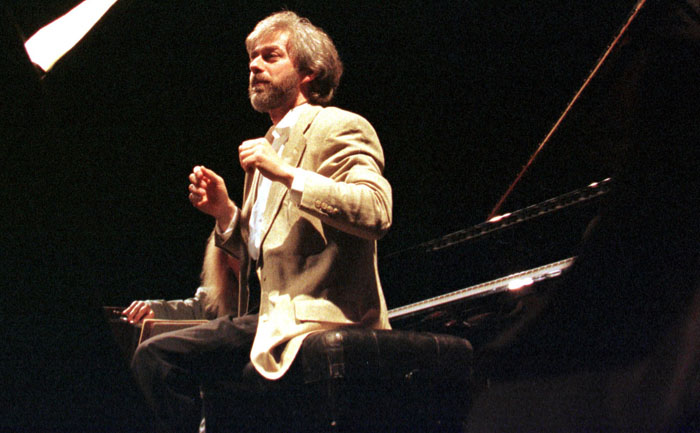 Krystian Zimerman podczas próby Polish Festival Orchestra w Teatrze Wielkim w Lodzi, 1999, fot. Jerzy Mariański / Forum 